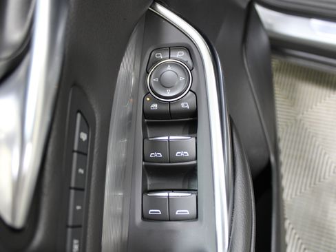 Used 2025 Cadillac XT4 Premium Luxury image 7