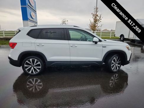 Used 2024 Volkswagen Taos SE image 8