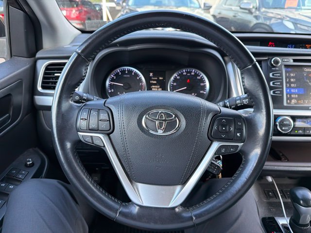 Used 2017 Toyota Highlander Plus AWD/4WD image 26