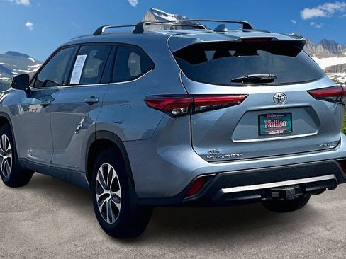 Used 2022 Toyota Highlander XLE AWD/4WD image 13