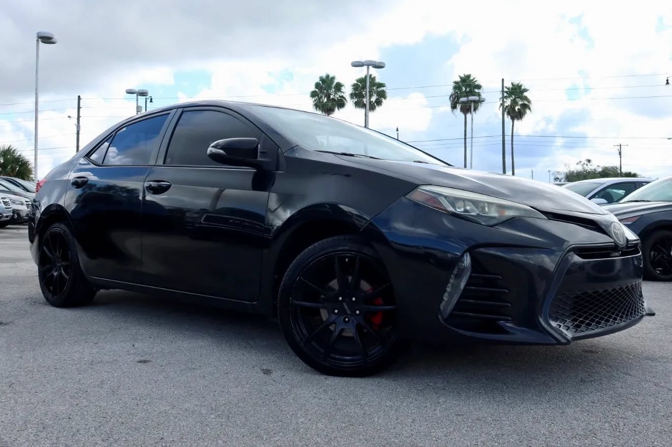 Used 2017 Toyota Corolla SE FWD image 1