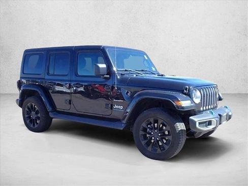 Used 2023 Jeep Wrangler Unlimited Sahara w/ Cold Weather Group AWD/4WD image 10