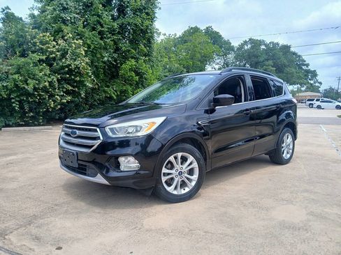 Used 2017 Ford Escape SE w/ SE Leather Comfort Package FWD image 2