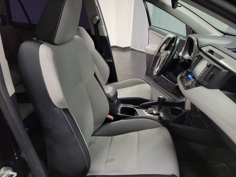 Used 2018 Toyota RAV4 XLE FWD image 22