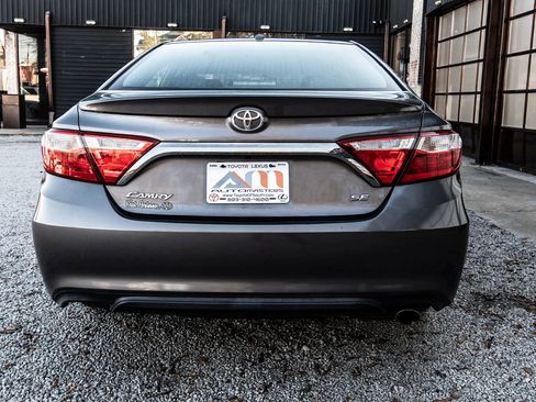 Used 2015 Toyota Camry SE image 7