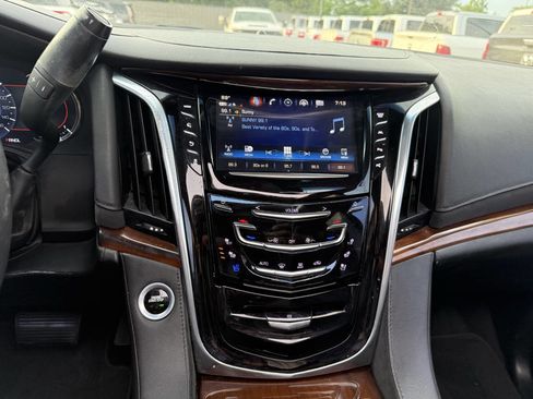 Used 2017 Cadillac Escalade Luxury RWD image 27
