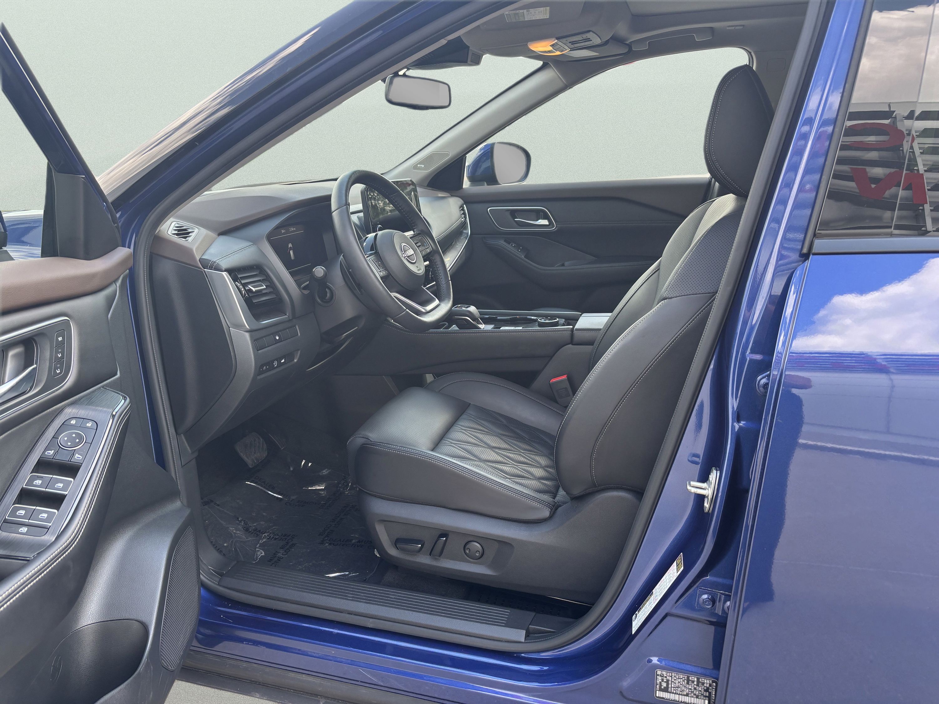Used 2023 Nissan Rogue Platinum AWD/4WD image 10