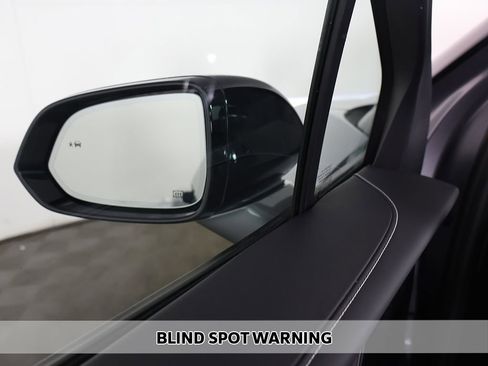 Used 2025 Chevrolet Blazer EV LT image 4