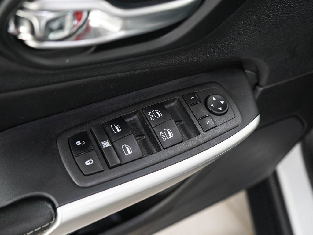 Used 2022 Jeep Cherokee Latitude w/ Sun & Sound Group AWD/4WD image 19