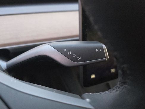 Used 2024 Tesla Model Y Long Range image 9