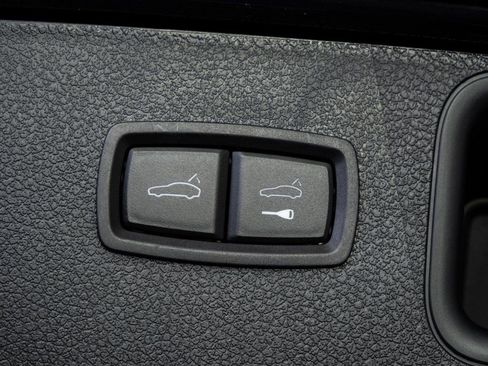 Certified 2025 Porsche Macan image 31