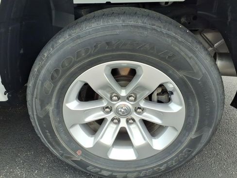 Used 2023 RAM 1500 Laramie AWD/4WD image 14