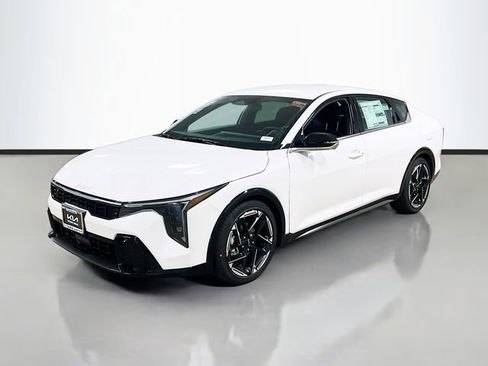 New 2025 Kia K4 GT-Line image 3