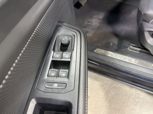 Used 2025 Volkswagen Atlas Cross Sport SE image 22