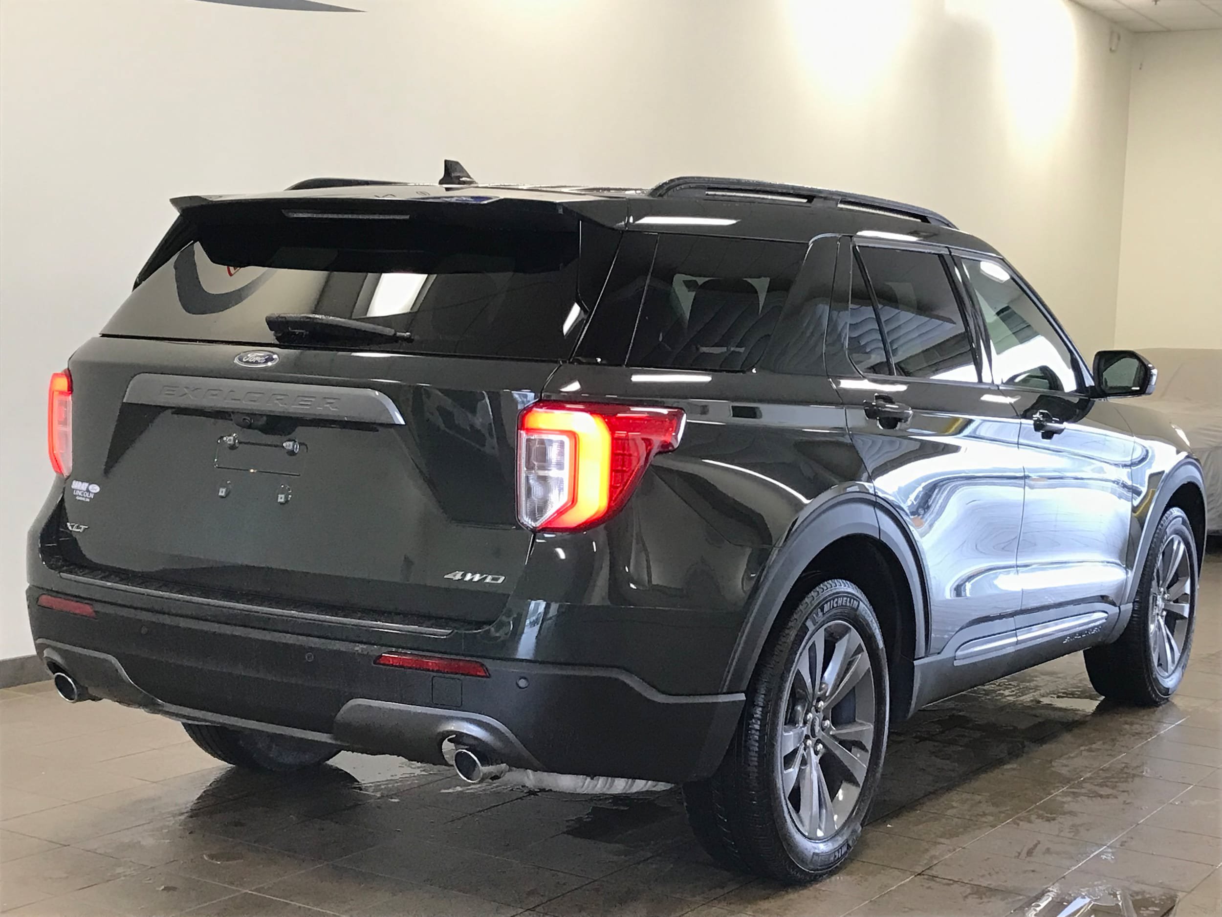 Used 2023 Ford Explorer XLT w/ Equipment Group 202A AWD/4WD image 7
