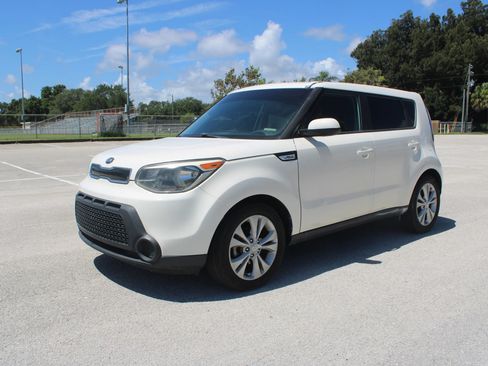 Used 2015 Kia Soul + FWD image 5