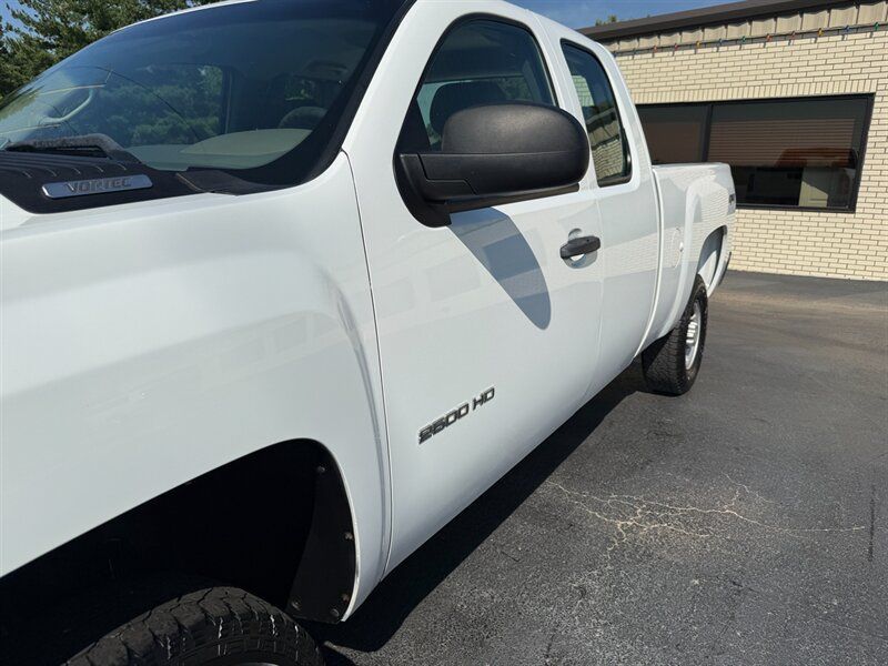 Used 2010 Chevrolet Silverado 2500 W/T AWD/4WD image 23