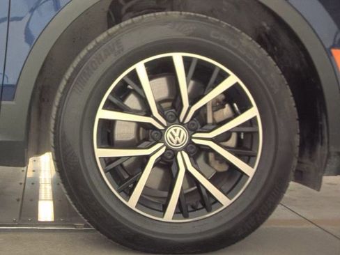 Used 2021 Volkswagen Tiguan SE image 30