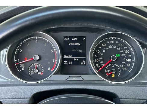 Used 2018 Volkswagen Golf SE image 29