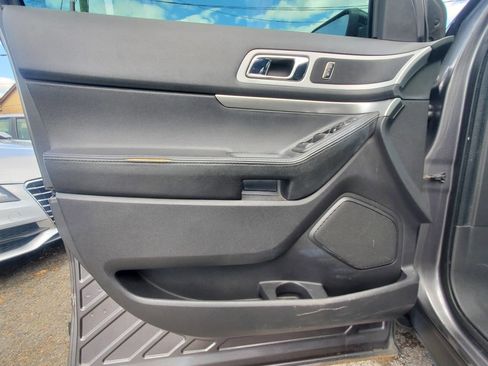 Used 2013 Ford Explorer XLT image 13