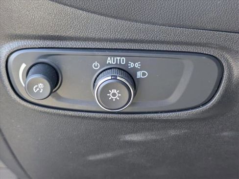 Used 2024 Chevrolet Equinox LT FWD image 12