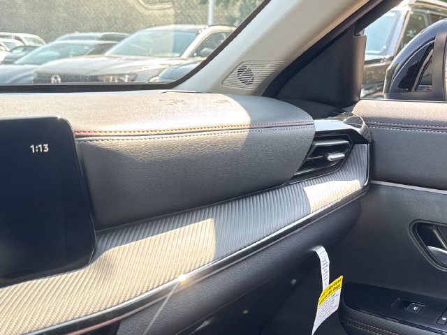 Used 2025 Nissan Kicks SR FWD image 28