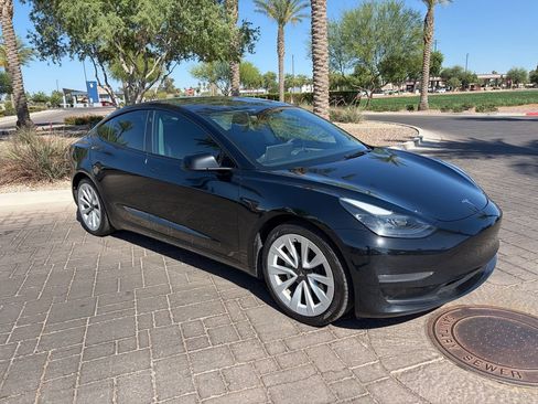 Used 2023 Tesla Model 3 Standard Range RWD image 1
