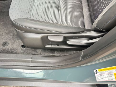 Used 2025 Chevrolet Trax LT image 23