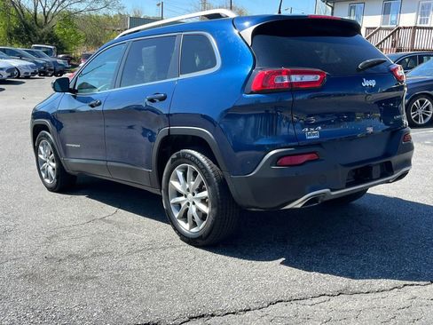 Used 2018 Jeep Cherokee Limited w/ Trailer Tow Group AWD/4WD image 5