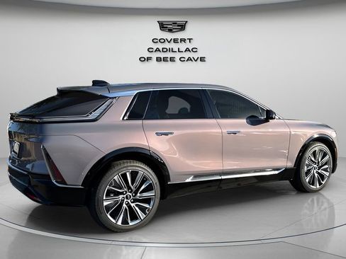 New 2026 Cadillac Lyriq Signature Luxury image 10