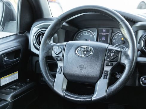 Used 2019 Toyota Tacoma TRD Off-Road AWD/4WD image 27