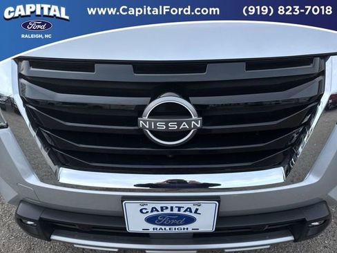 Used 2022 Nissan Pathfinder Platinum w/ Cargo Package image 10