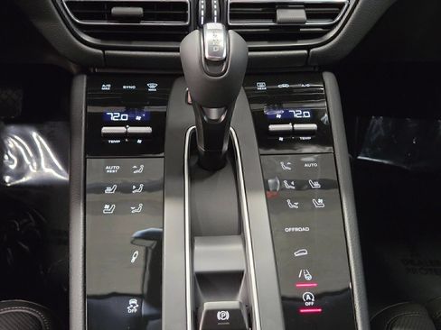 Certified 2026 Porsche Macan Turbo AWD/4WD image 22
