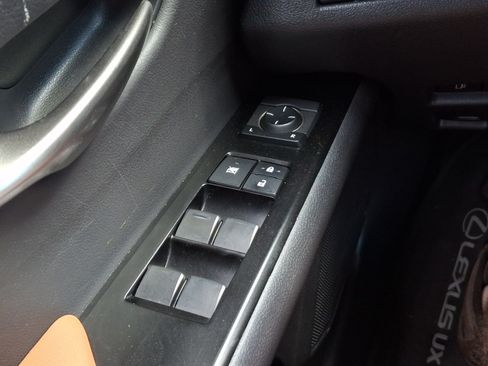 Used 2022 Lexus UX 200 w/ Accessory Package (Z1) FWD image 25