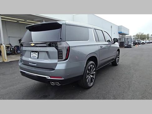 New 2026 Chevrolet Suburban High Country image 24