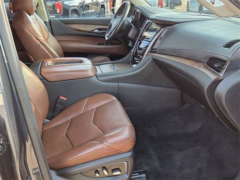 Used 2020 Cadillac Escalade Luxury image 17