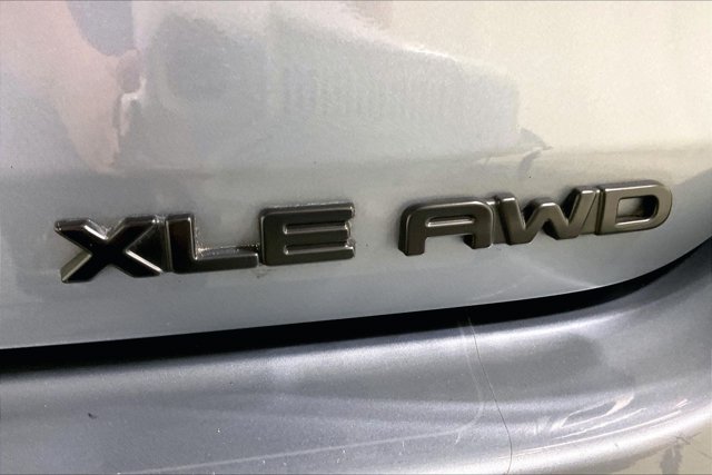Certified 2024 Toyota Highlander XLE AWD/4WD image 9