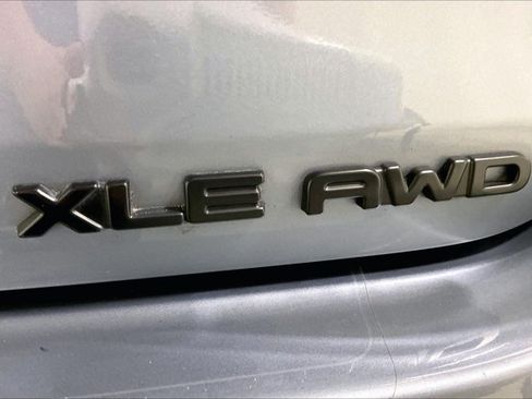 Certified 2024 Toyota Highlander XLE AWD/4WD image 9