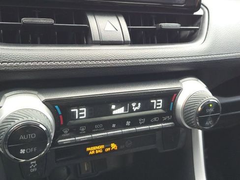 Used 2021 Toyota RAV4 LE image 15