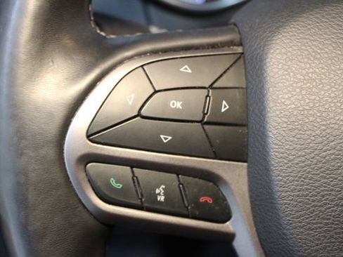 Used 2019 Jeep Cherokee 4WD w/ Comfort & Convenience Group image 17