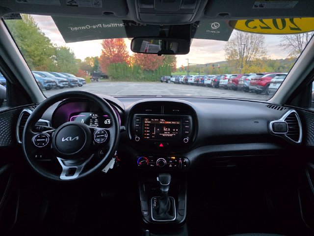 Certified 2025 Kia Soul LX w/ LX Technology Package FWD image 18