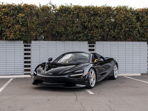 Used 2024 McLaren 750S Spider RWD image 17