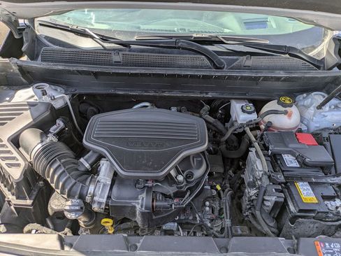 Used 2022 GMC Acadia Denali w/ Denali Ultimate Package image 18