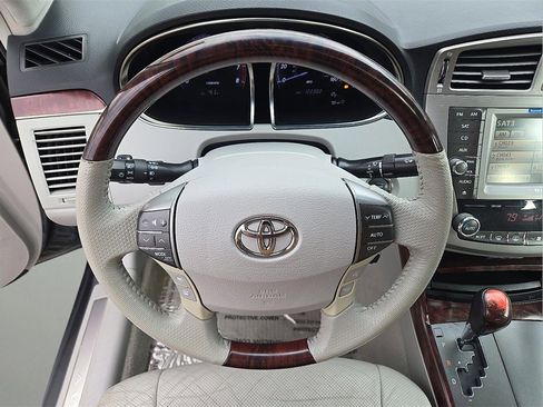 Used 2011 Toyota Avalon Limited image 22