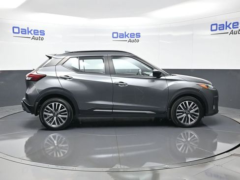 Used 2023 Nissan Kicks SR w/ SR Premium Package image 9