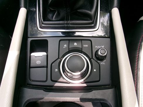 Used 2018 MAZDA MAZDA3 Grand Touring w/ Premium Equipment Package FWD image 37