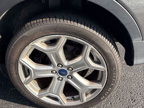 Used 2018 Ford Escape Titanium w/ Ford Safe & Smart Package image 11