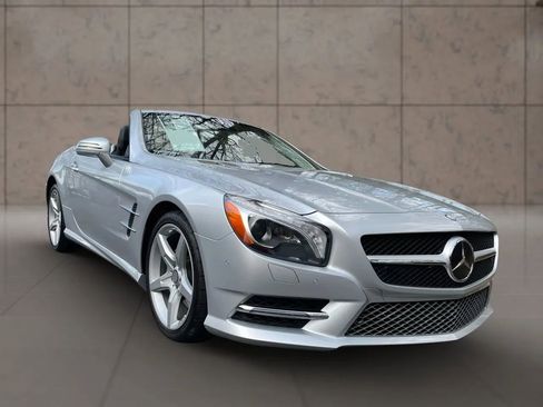 Used 2016 Mercedes-Benz SL 550 w/ Driver Assistance Package image 15