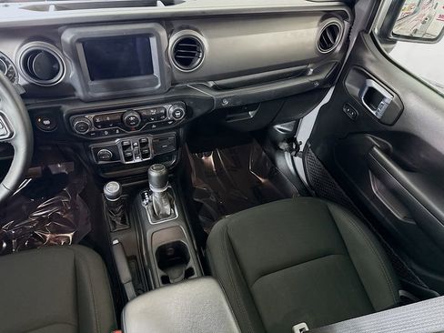 Used 2021 Jeep Gladiator Sport image 25