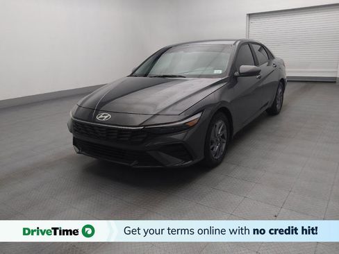 Used 2024 Hyundai Elantra SEL image 1